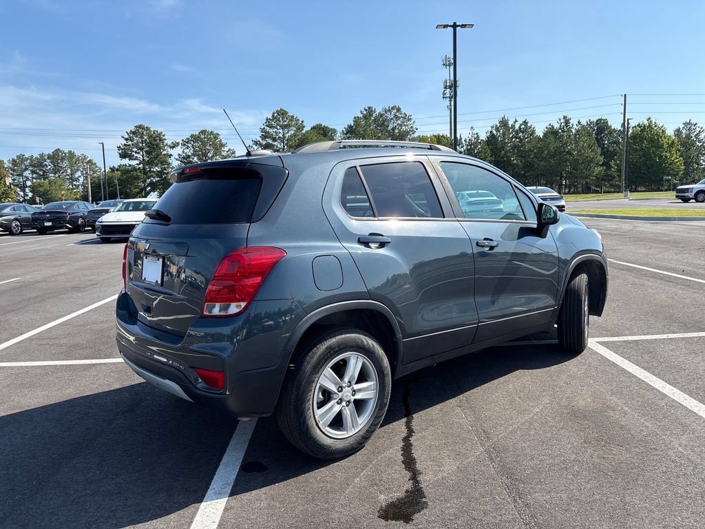 Used 2022 Chevrolet Trax LT w/ LT Convenience Package AWD/4WD image 29