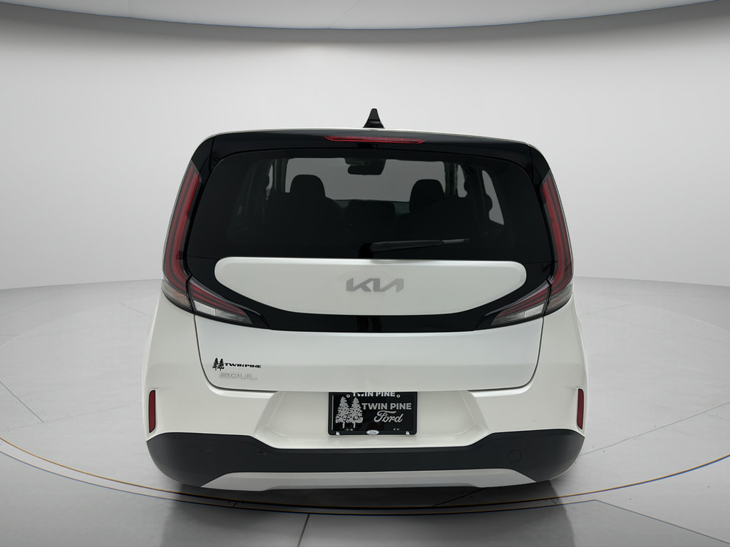Used 2025 Kia Soul LX w/ LX Technology Package FWD image 7
