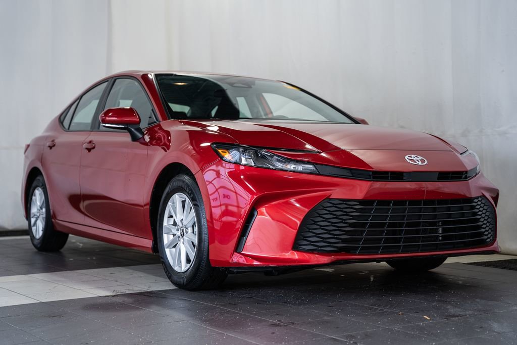 Used 2025 Toyota Camry LE image 1