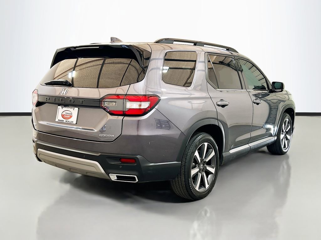 Used 2025 Honda Pilot Touring image 4