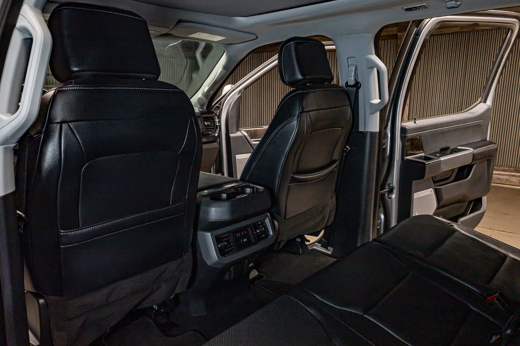 Used 2023 Ford F450 Lariat w/ Camper Package image 25