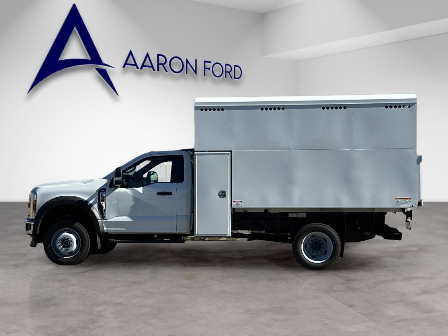 New 2025 Ford F550 4x4 Regular Cab Super Duty w/ XL Chrome Package image 3