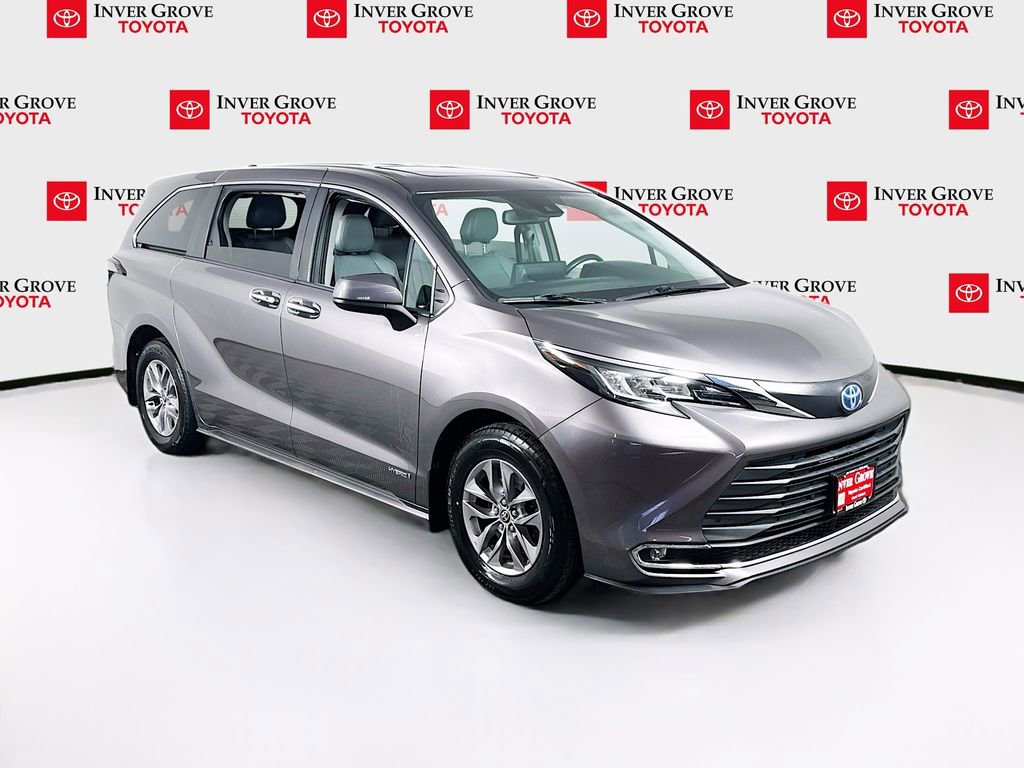 Used 2021 Toyota Sienna XLE image 3