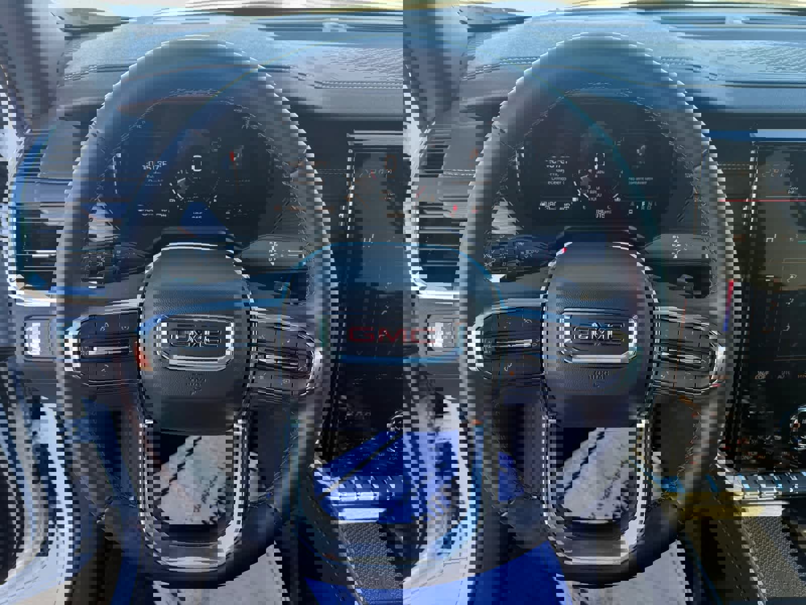 Used 2025 GMC Acadia Elevation image 13