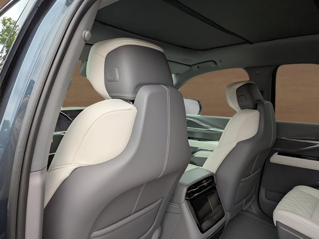 Used 2025 Cadillac Escalade IQ Sport 1 w/ LPO, ONYX Package AWD/4WD image 9