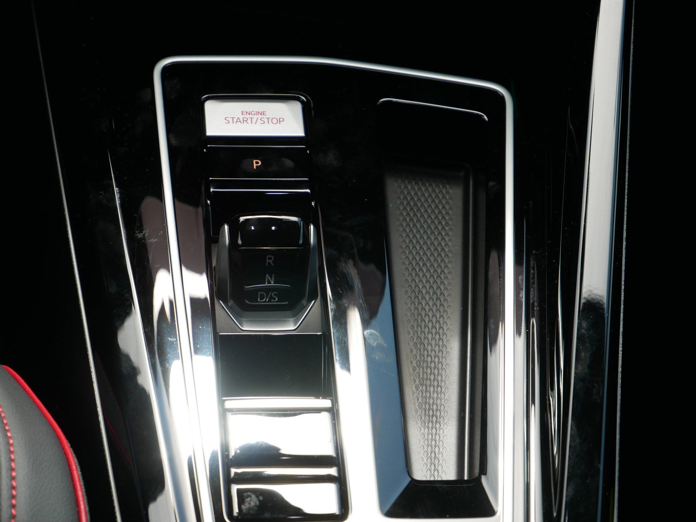 New 2025 Volkswagen GTI SE FWD image 10