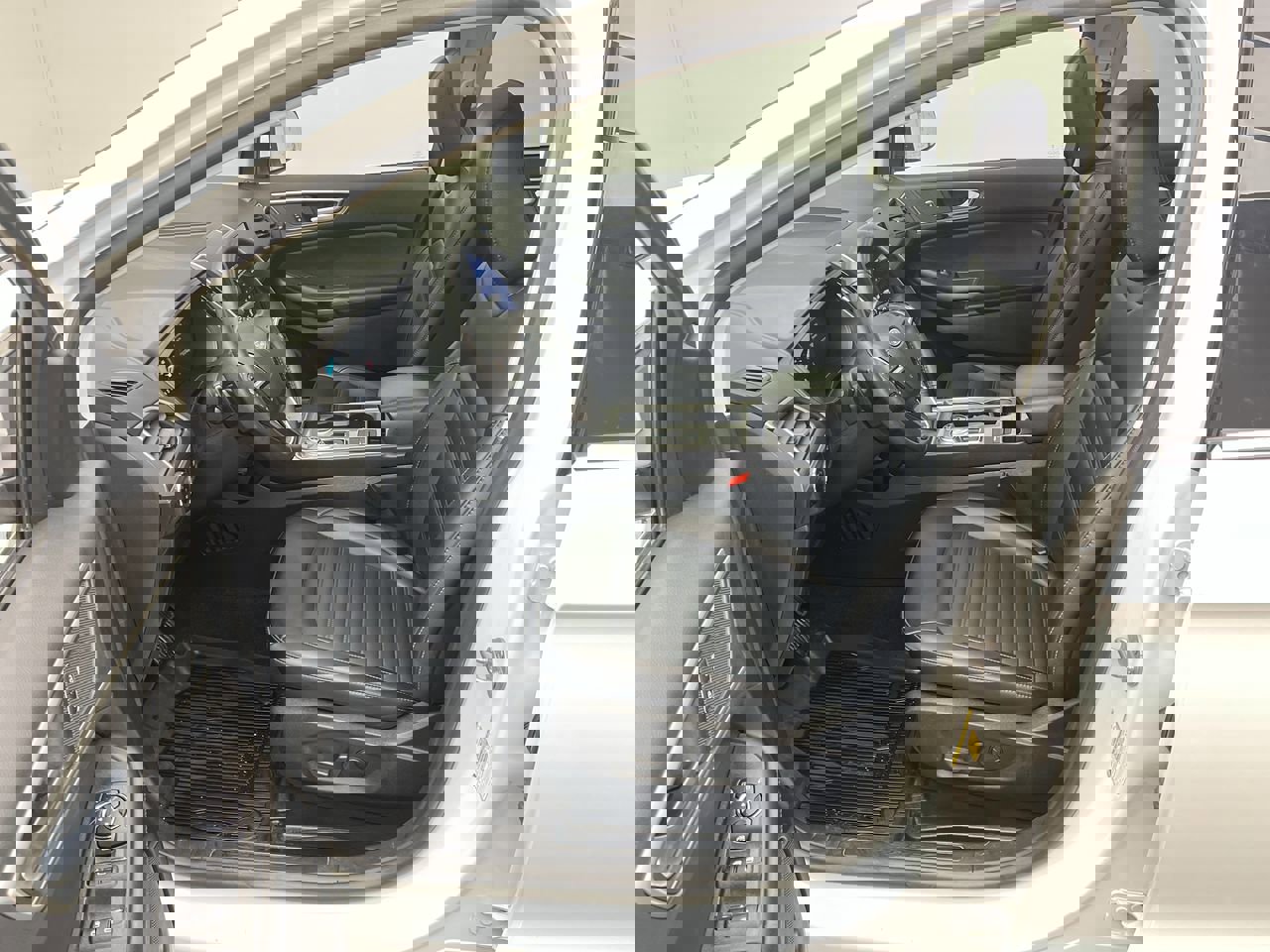 Used 2024 Ford Edge SEL w/ Convenience Package image 3