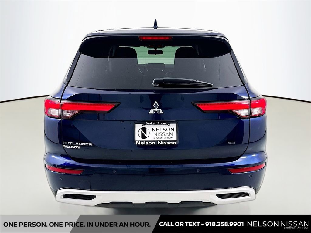 Used 2023 Mitsubishi Outlander SE Black Edition image 6