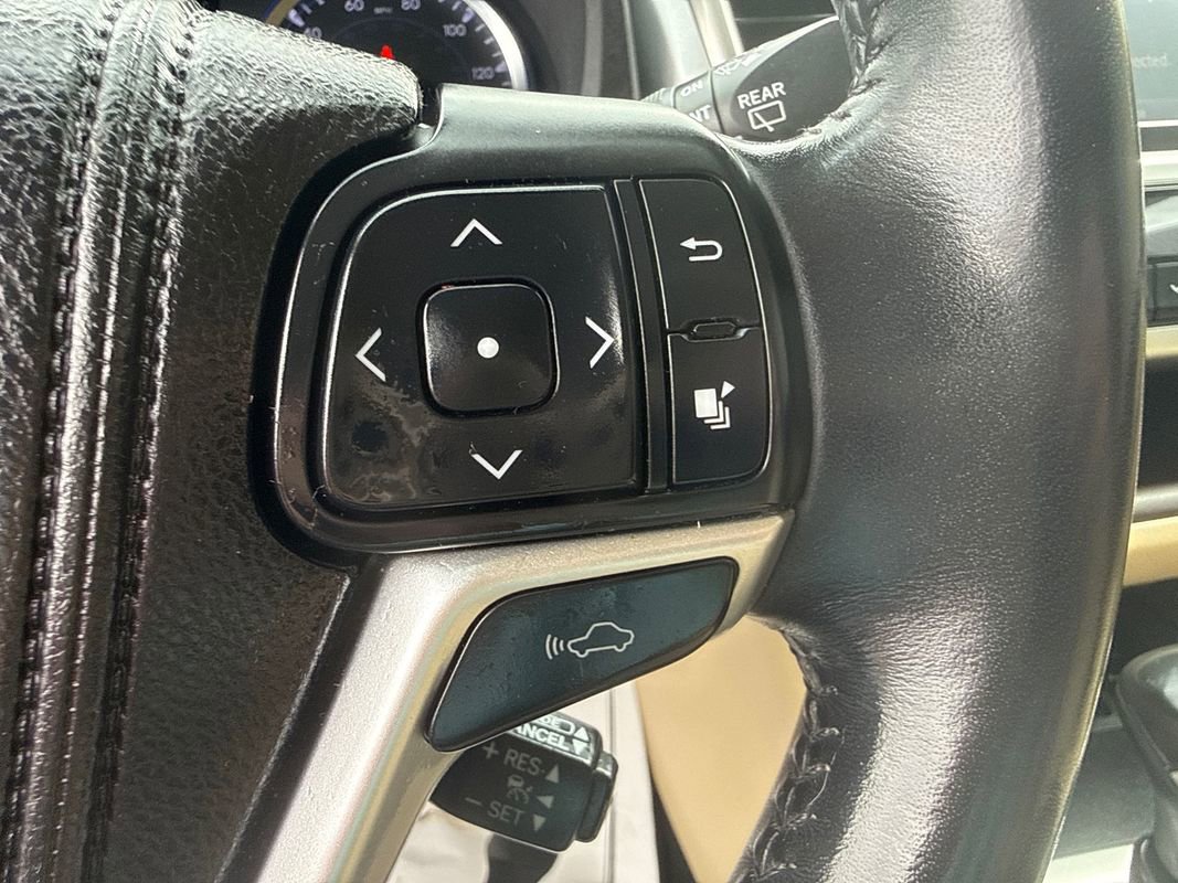 Used 2015 Toyota Highlander Limited w/ Driver Technology Package image 13