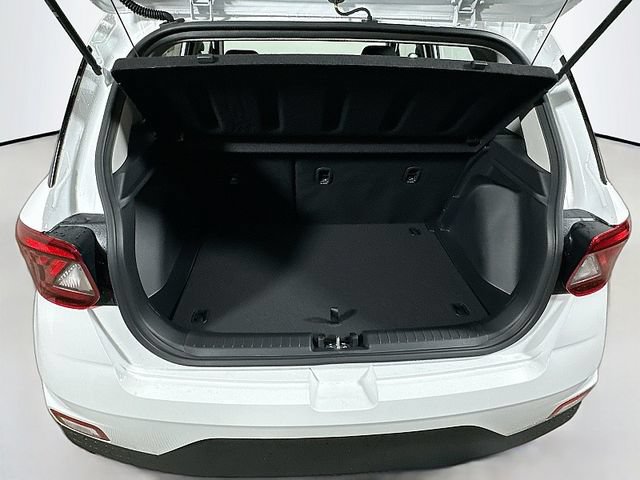Used 2026 Hyundai Venue SEL FWD image 18