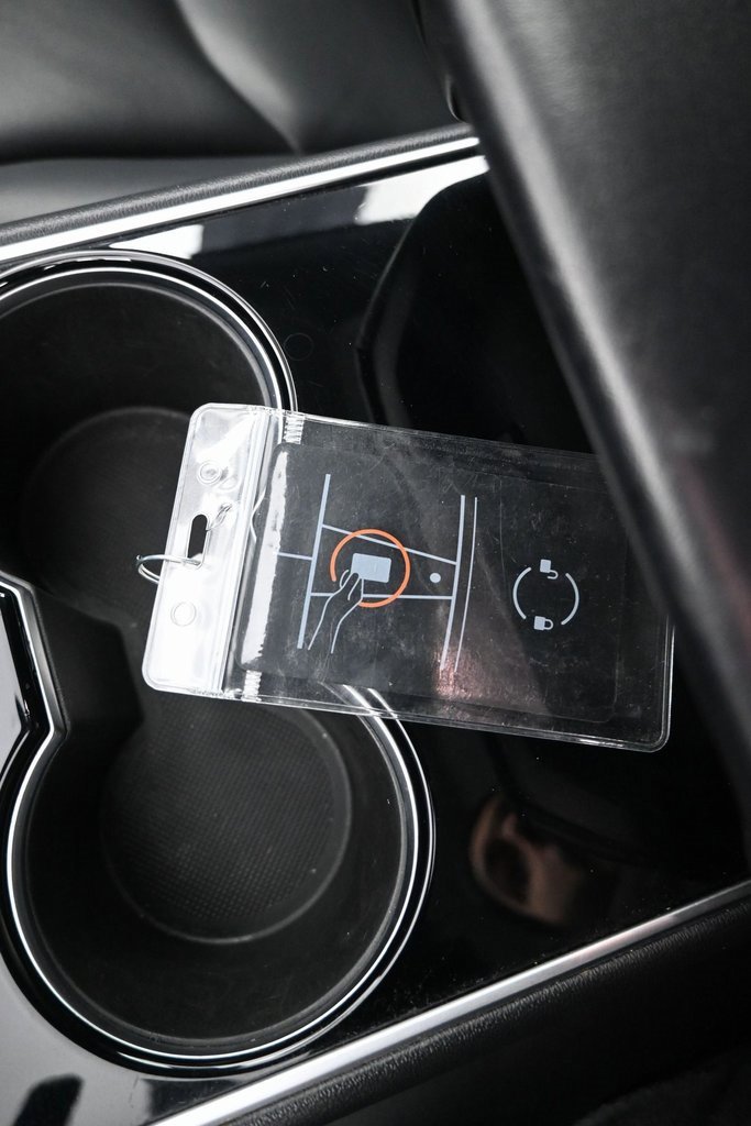 Used 2021 Tesla Model Y Long Range image 11