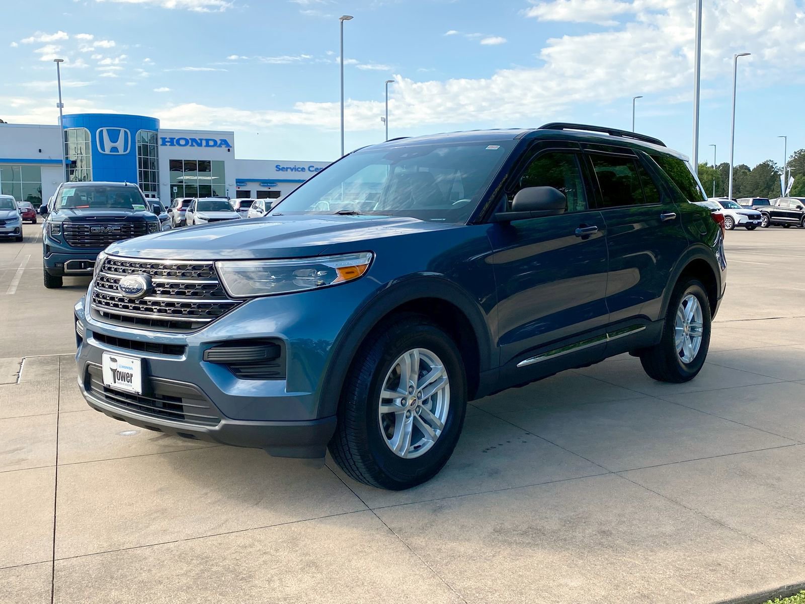 Used 2020 Ford Explorer XLT image 3