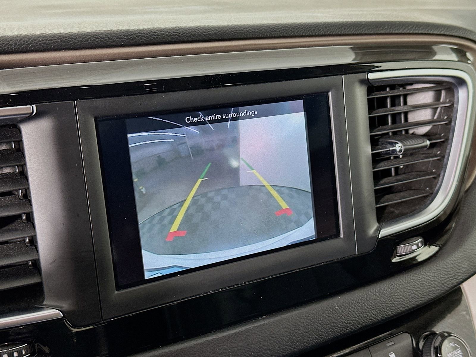 Used 2019 Chrysler Pacifica Touring-L image 14