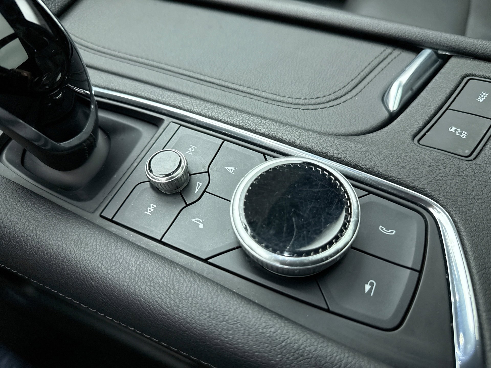 Used 2022 Cadillac XT5 Premium Luxury w/ LPO, Floor Liner Package image 30