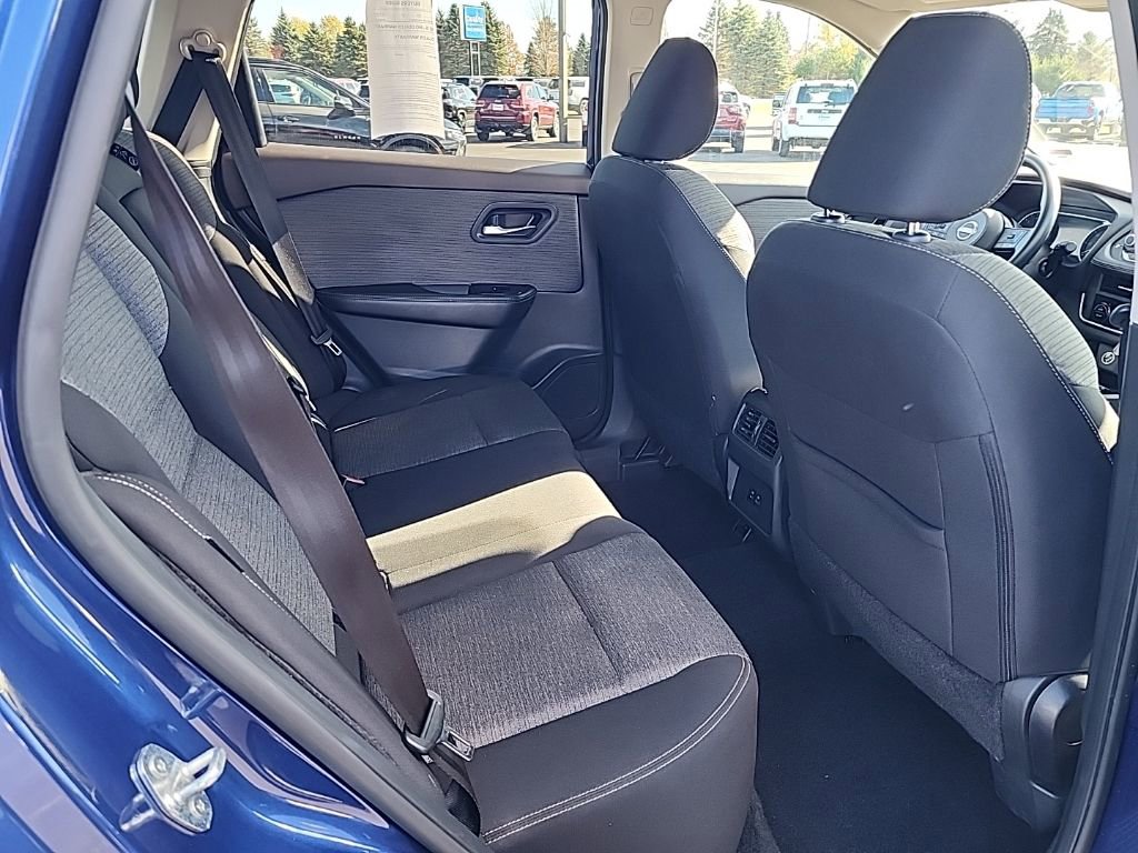 Used 2023 Nissan Rogue SV image 15