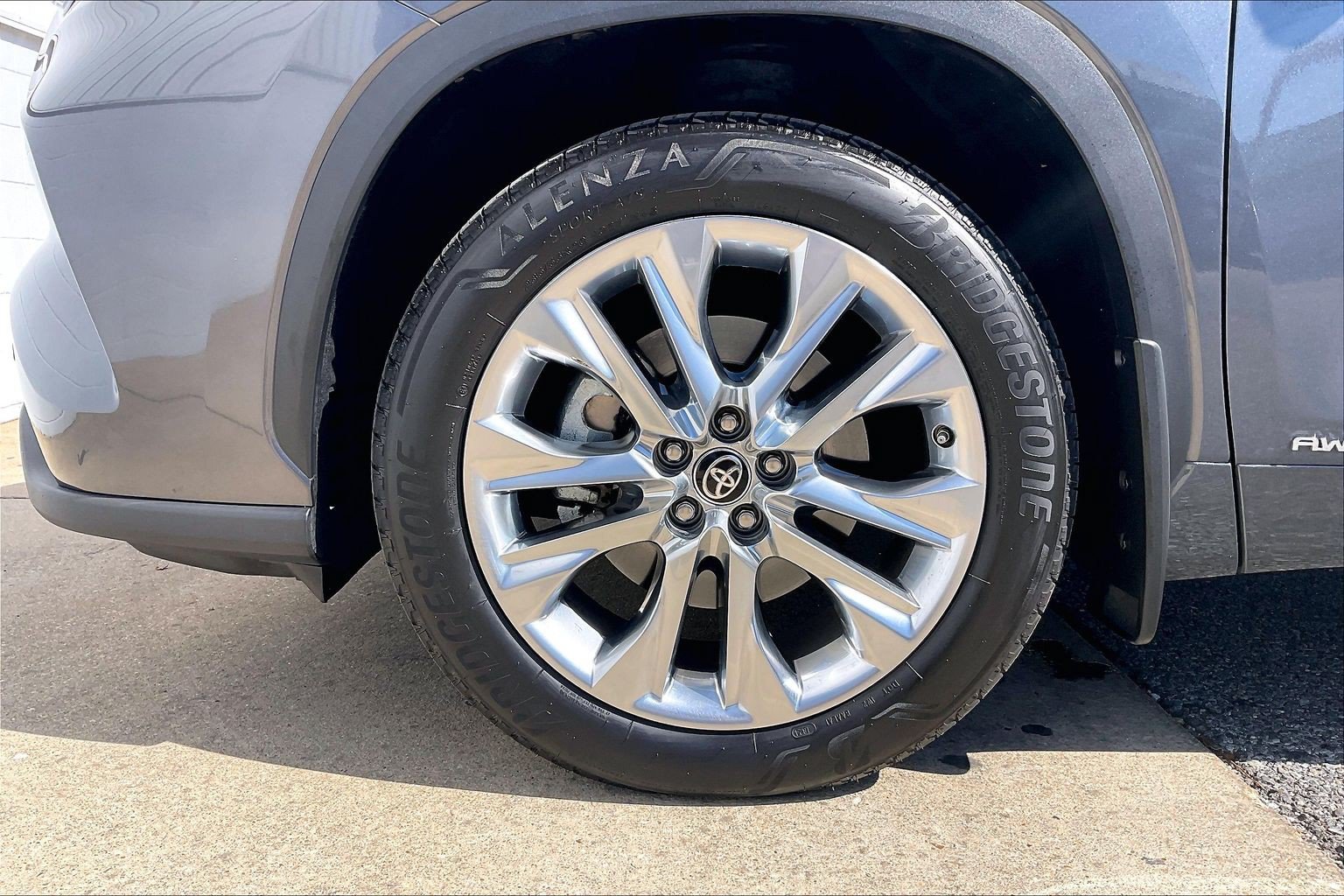 Used 2023 Toyota Highlander Limited AWD/4WD image 11