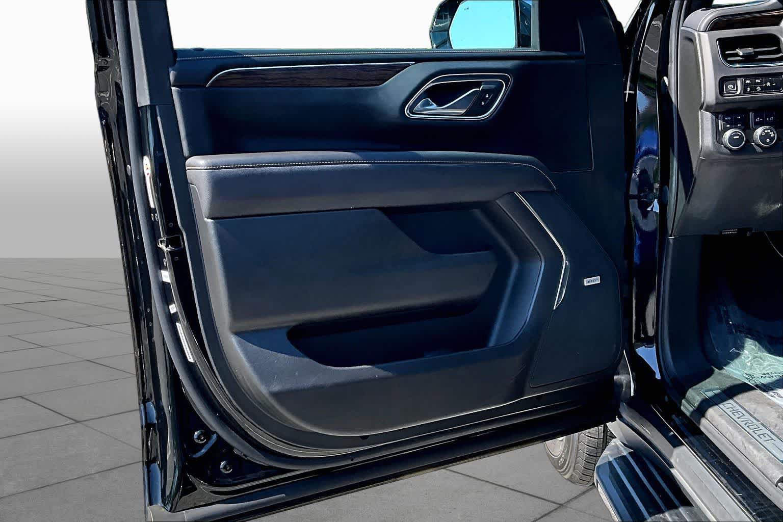 Used 2023 Chevrolet Tahoe Premier AWD/4WD image 22