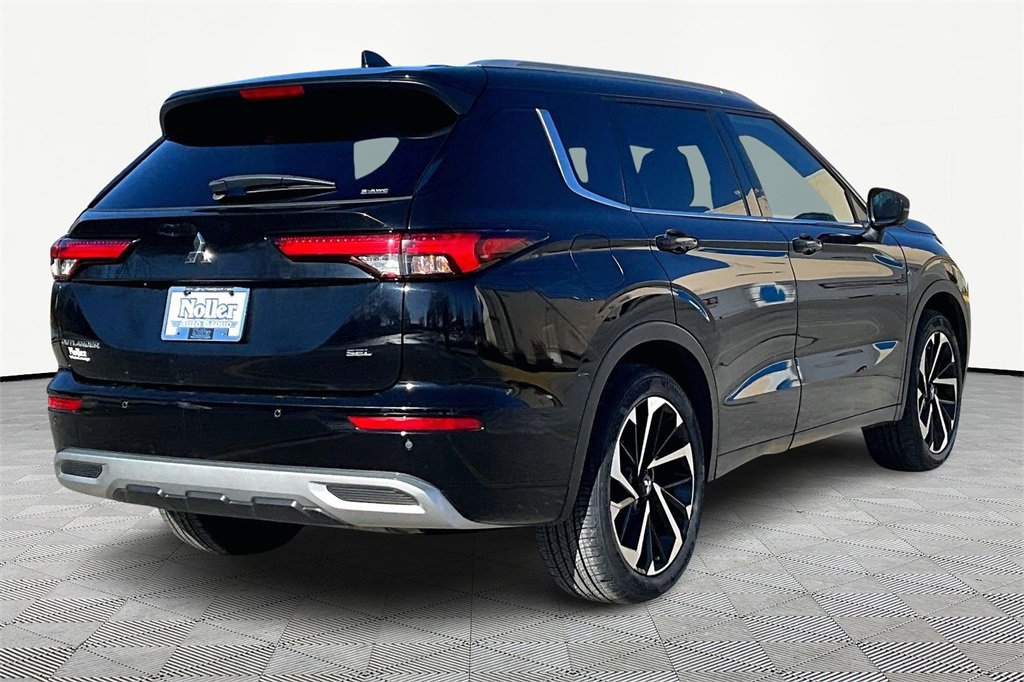 Used 2022 Mitsubishi Outlander SEL image 2