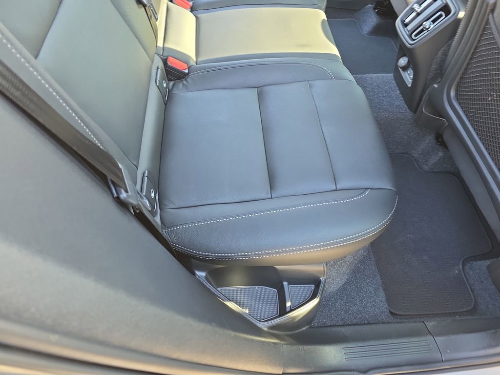 Certified 2025 Volvo XC40 B5 Plus w/ Protection Package Premier image 15