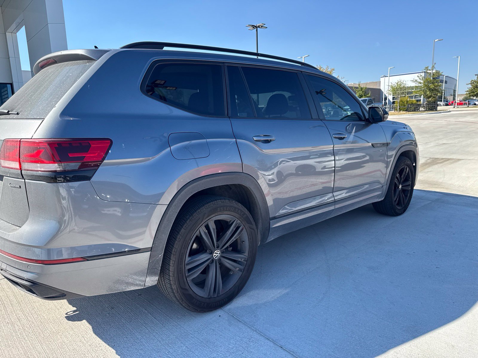 Used 2023 Volkswagen Atlas SEL R-Line AWD/4WD image 7
