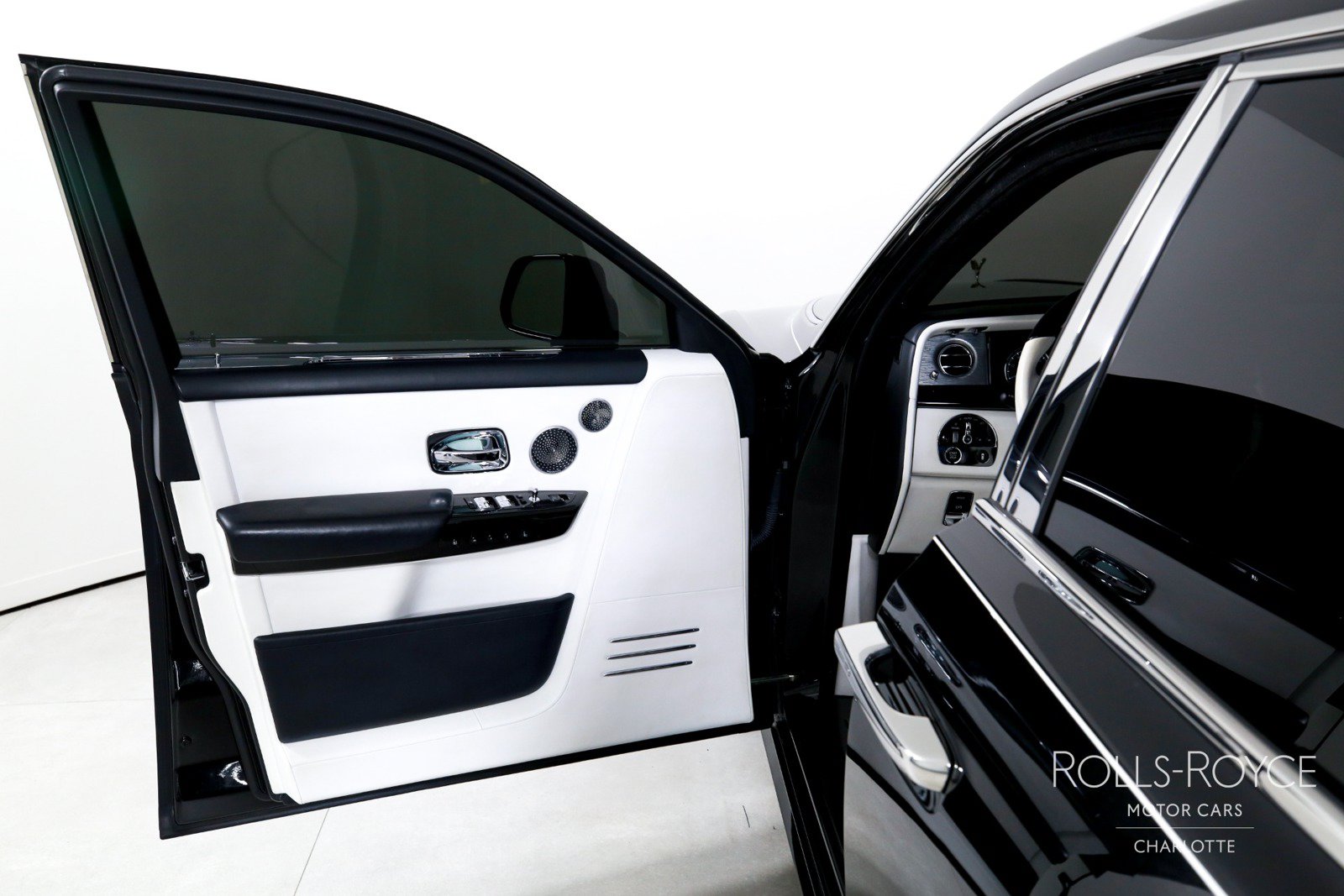 Used 2018 Rolls-Royce Phantom Sedan RWD image 11