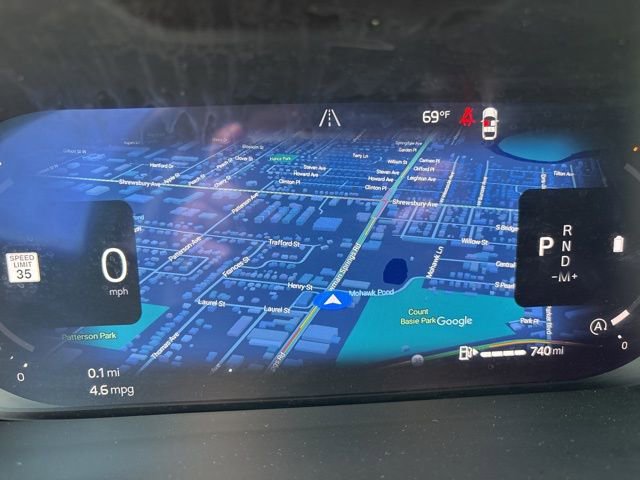 Used 2025 Volvo XC40 B5 Plus AWD/4WD image 23