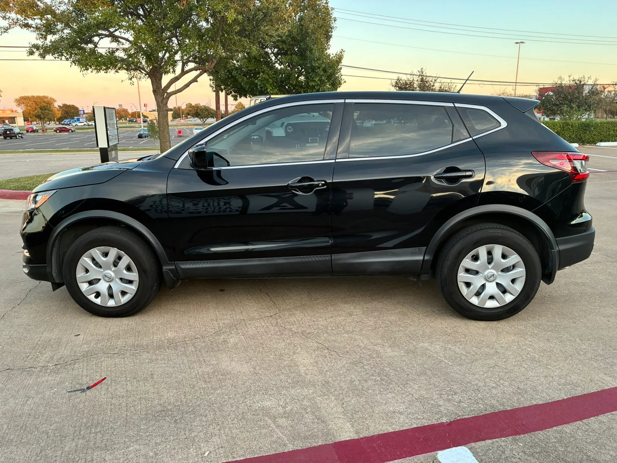 Used 2020 Nissan Rogue Sport S FWD image 4