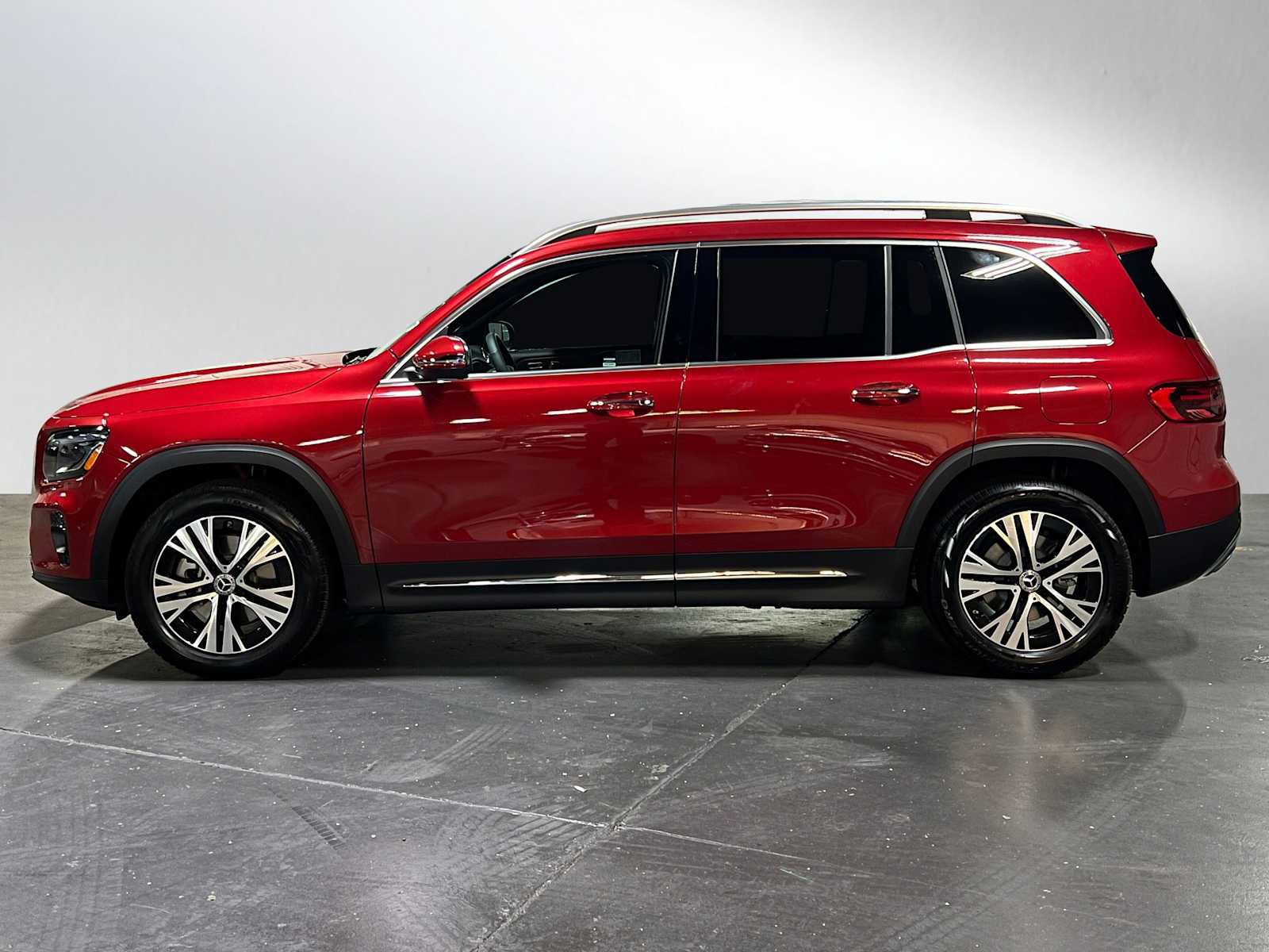 New 2025 Mercedes-Benz GLB 250 4MATIC image 6