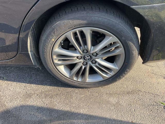 Used 2017 Toyota Camry SE w/ Moonroof Package FWD image 8