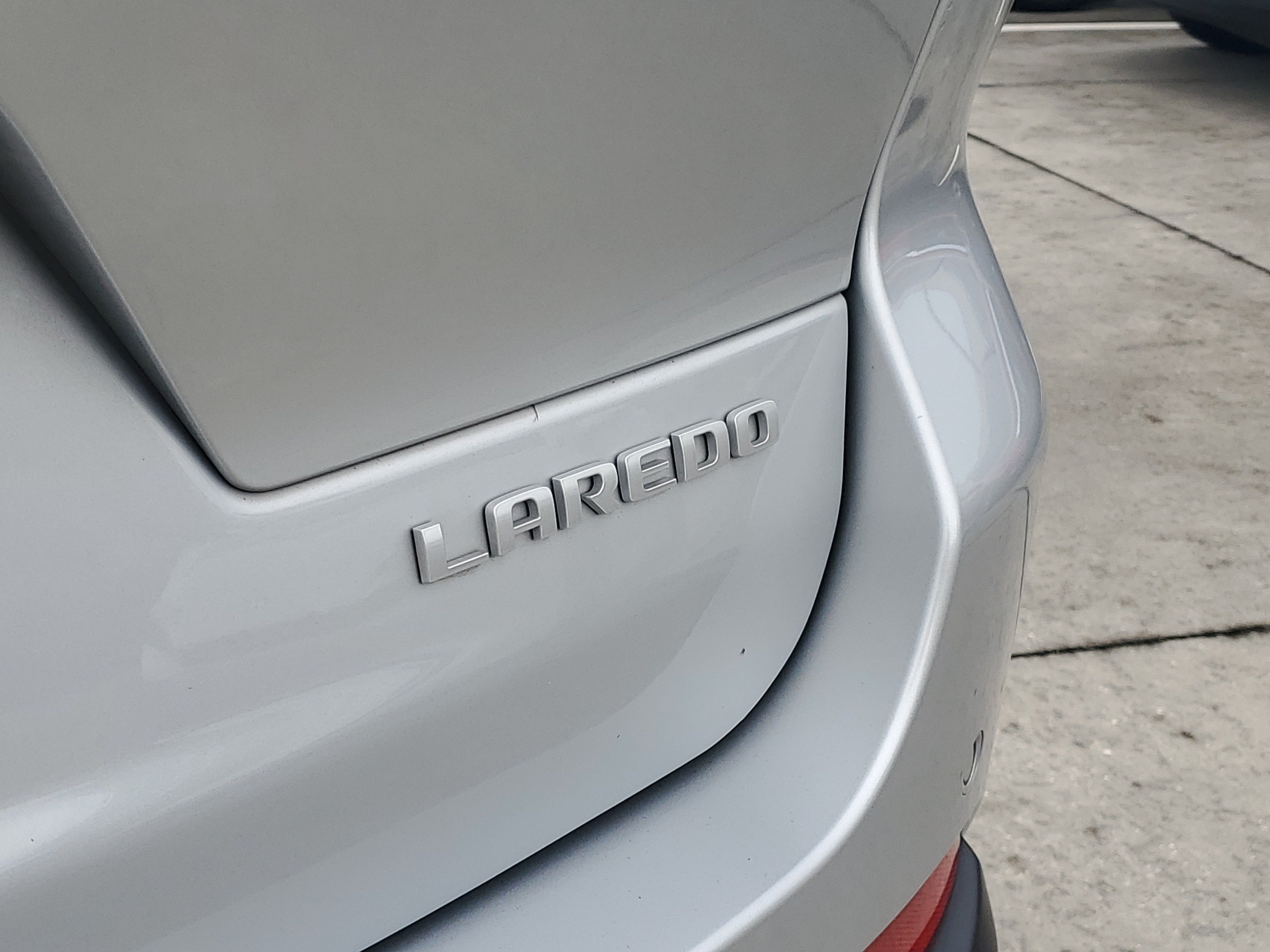 Used 2024 Jeep Grand Cherokee L Laredo RWD image 11