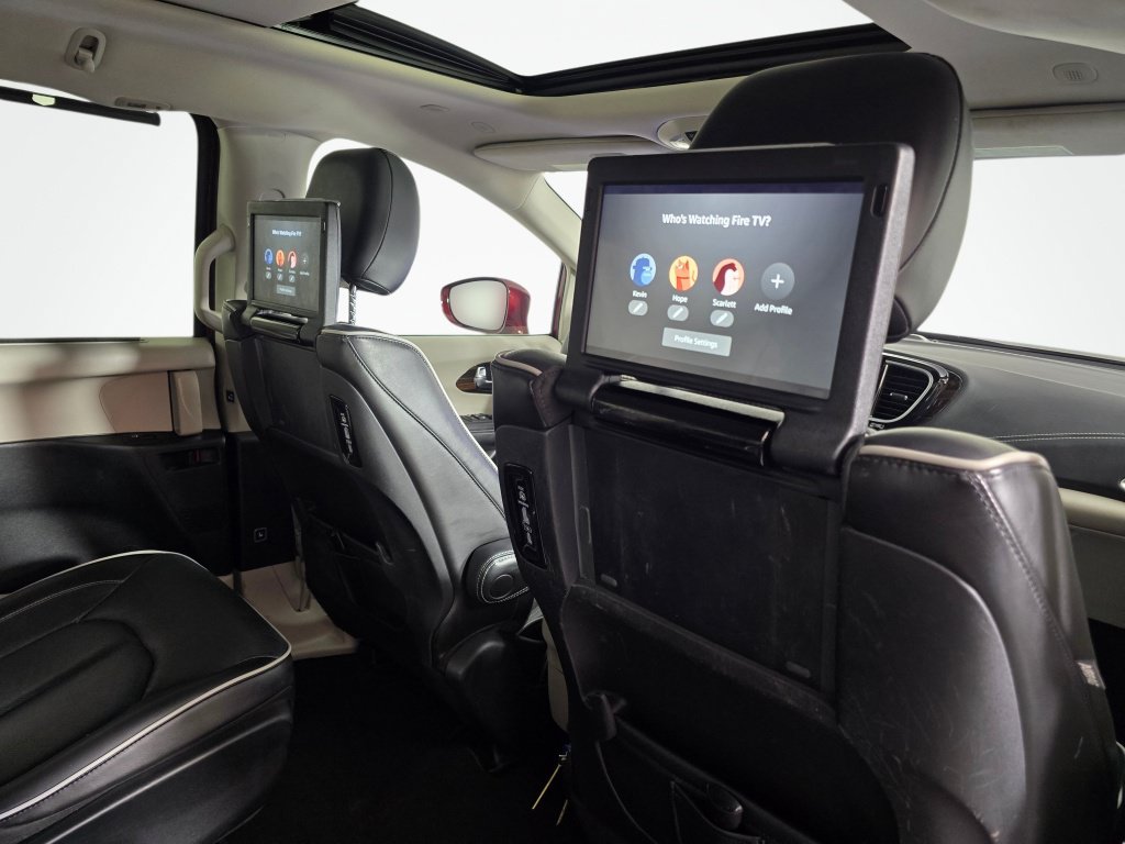Used 2022 Chrysler Pacifica Limited w/ Uconnect Theater Family Group FWD image 44