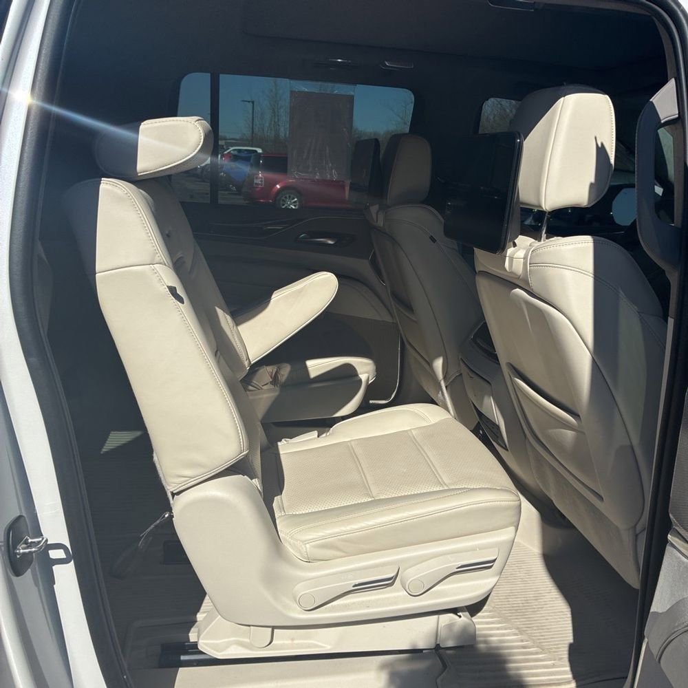 Used 2024 Cadillac Escalade ESV Sport Platinum w/ LPO, ONYX Package image 19