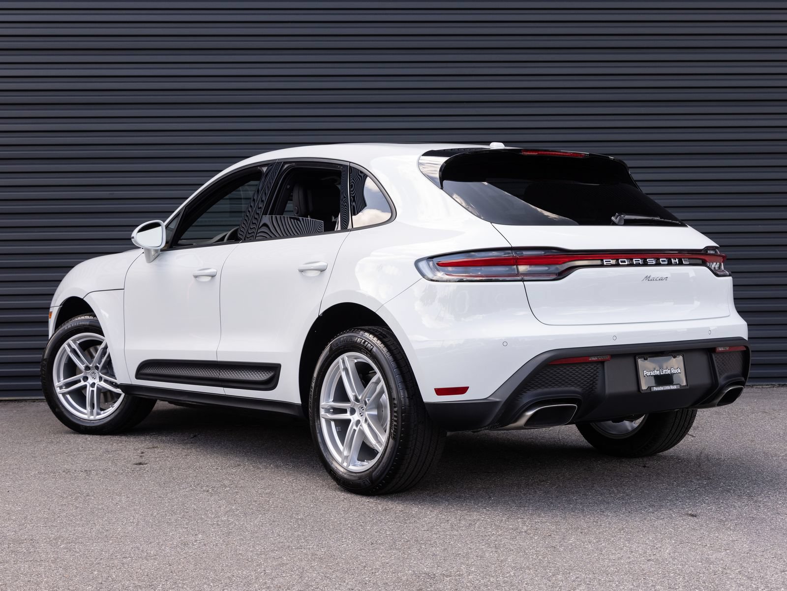 Certified 2026 Porsche Macan AWD/4WD image 3