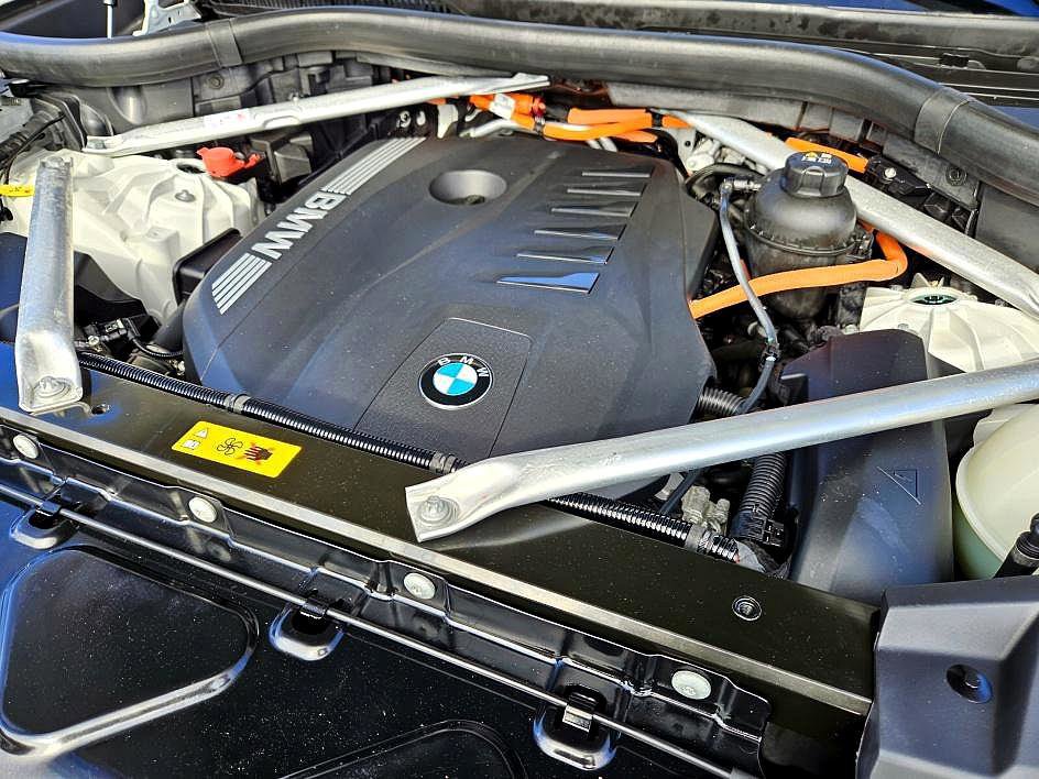 Used 2024 BMW X5 xDrive50e image 18