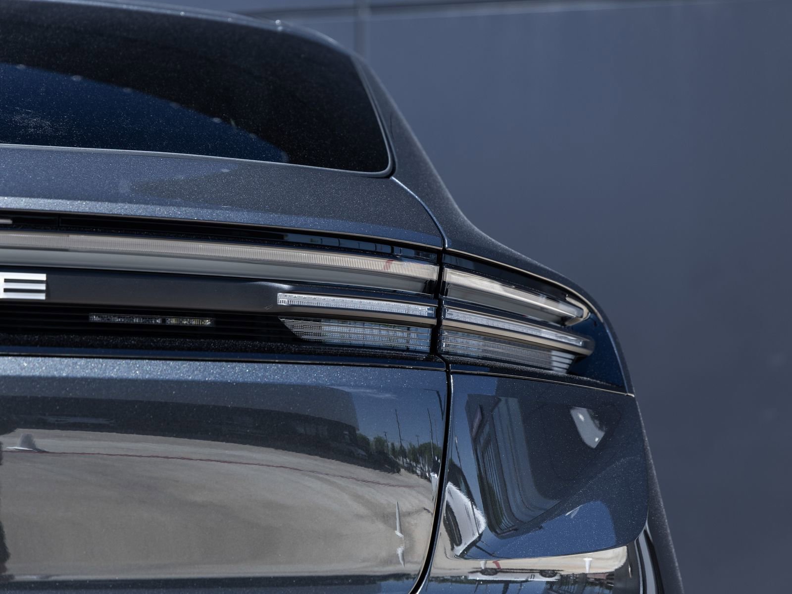 Certified 2025 Porsche Macan Electric image 14