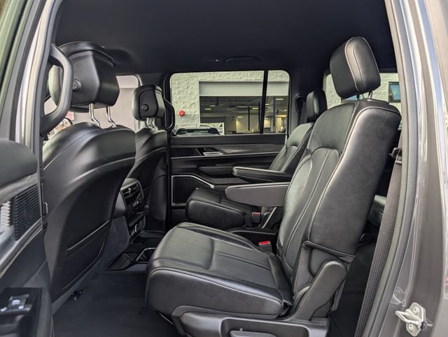 Used 2024 Jeep Wagoneer Series III AWD/4WD image 13