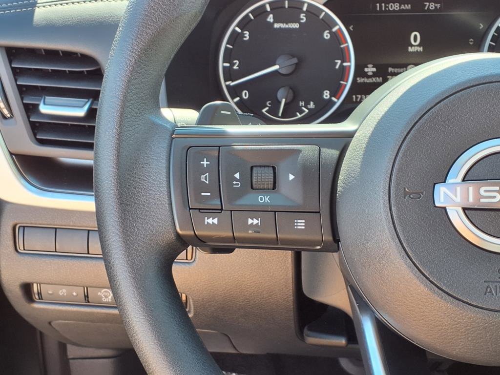 Used 2024 Nissan Rogue SV image 17