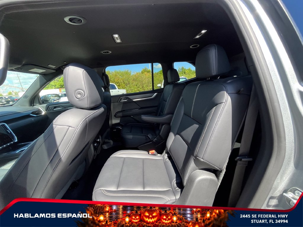 Used 2026 GMC Acadia Elevation w/ Elevation Premium Package FWD image 12