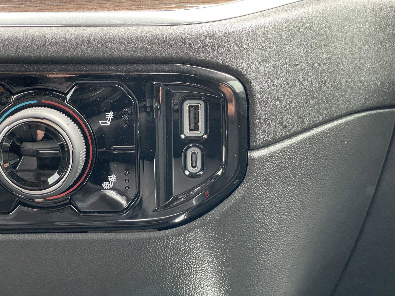 Used 2025 Chevrolet Silverado 1500 LT image 25