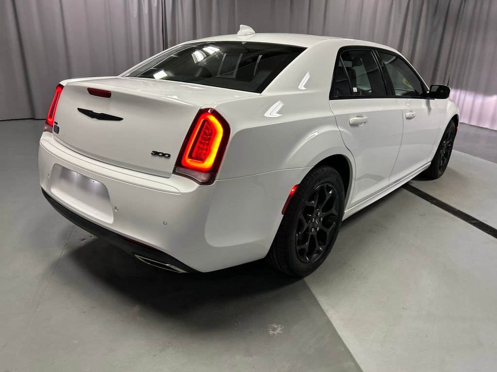Used 2023 Chrysler 300 Touring L w/ Popular Equipment Group image 7