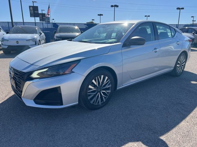 Used 2024 Nissan Altima 2.5 SV FWD image 8