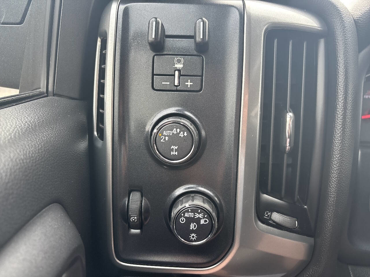 Used 2017 Chevrolet Silverado 1500 LT w/ All Star Edition image 30