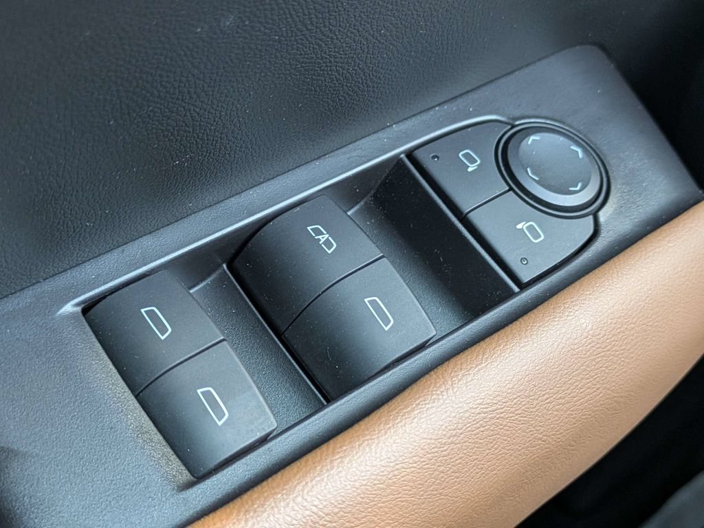 Used 2024 GMC Canyon AT4 w/ AT4 Premium Package AWD/4WD image 24