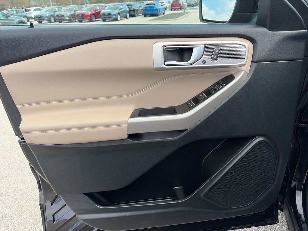 Used 2024 Ford Explorer XLT w/ Equipment Group 202A AWD/4WD image 13