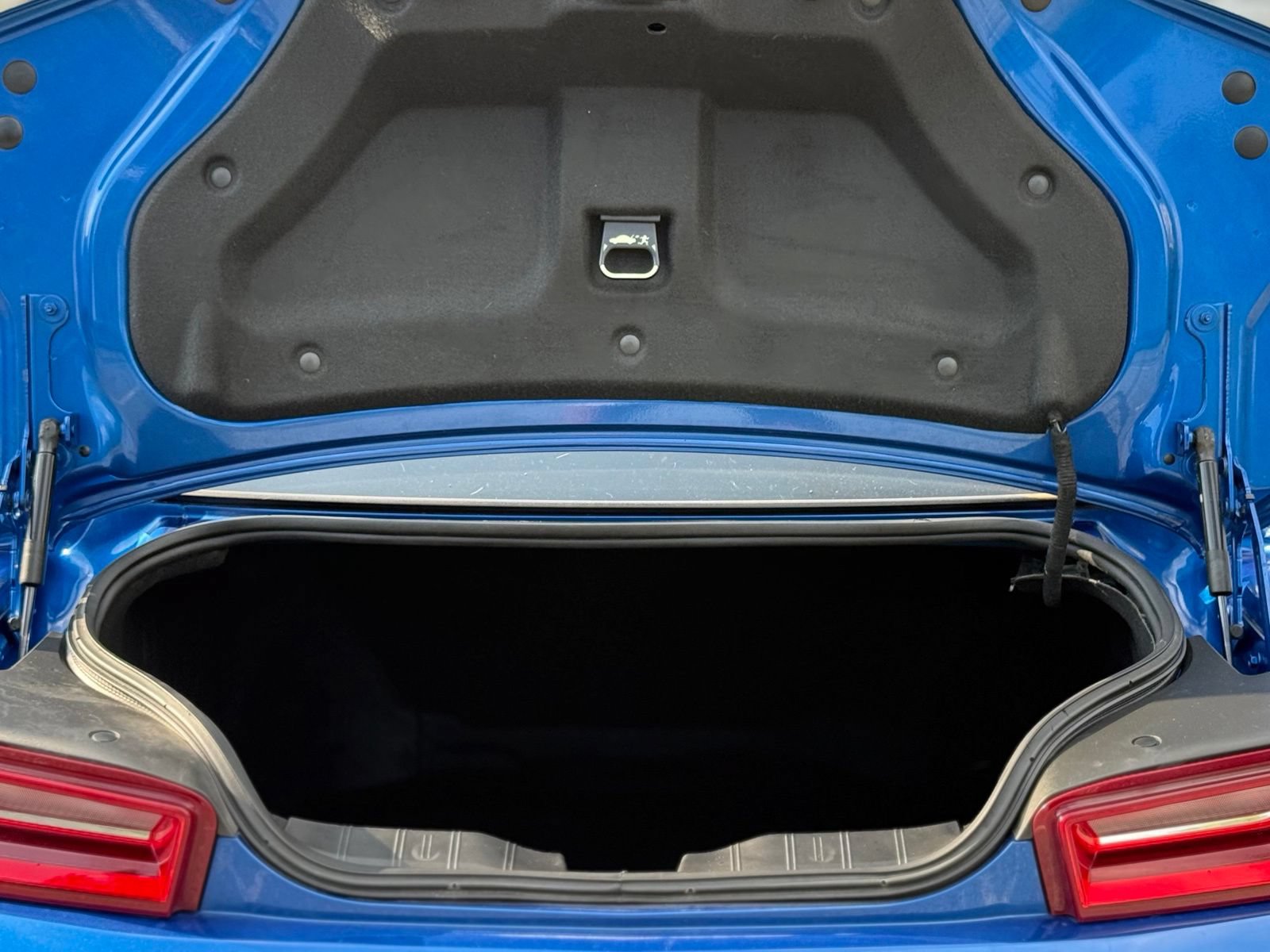 Used 2018 Chevrolet Camaro SS RWD image 44