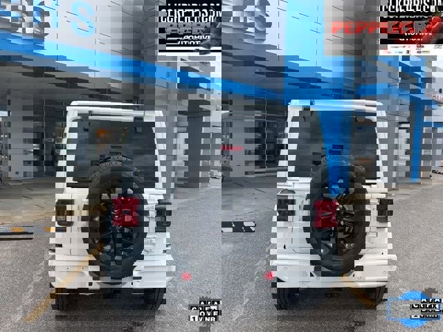 Used 2022 Jeep Wrangler Unlimited Sahara image 4