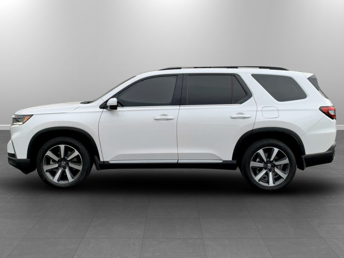 Used 2023 Honda Pilot Touring image 4