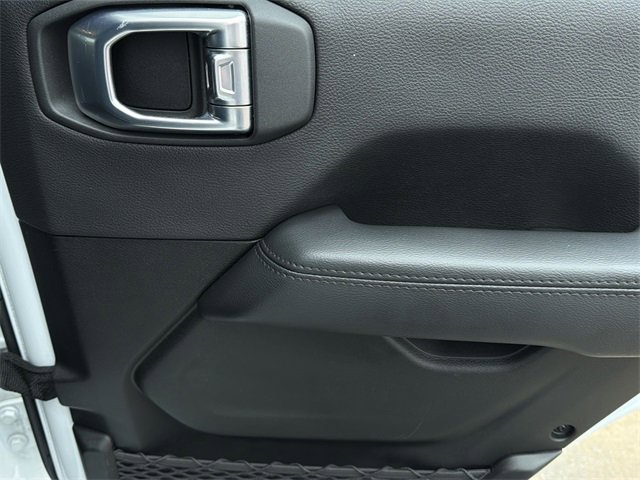 Used 2022 Jeep Wrangler Unlimited Sahara image 41