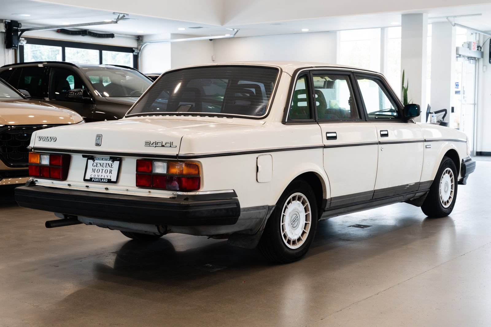 Used 1989 Volvo 240 DL RWD image 4