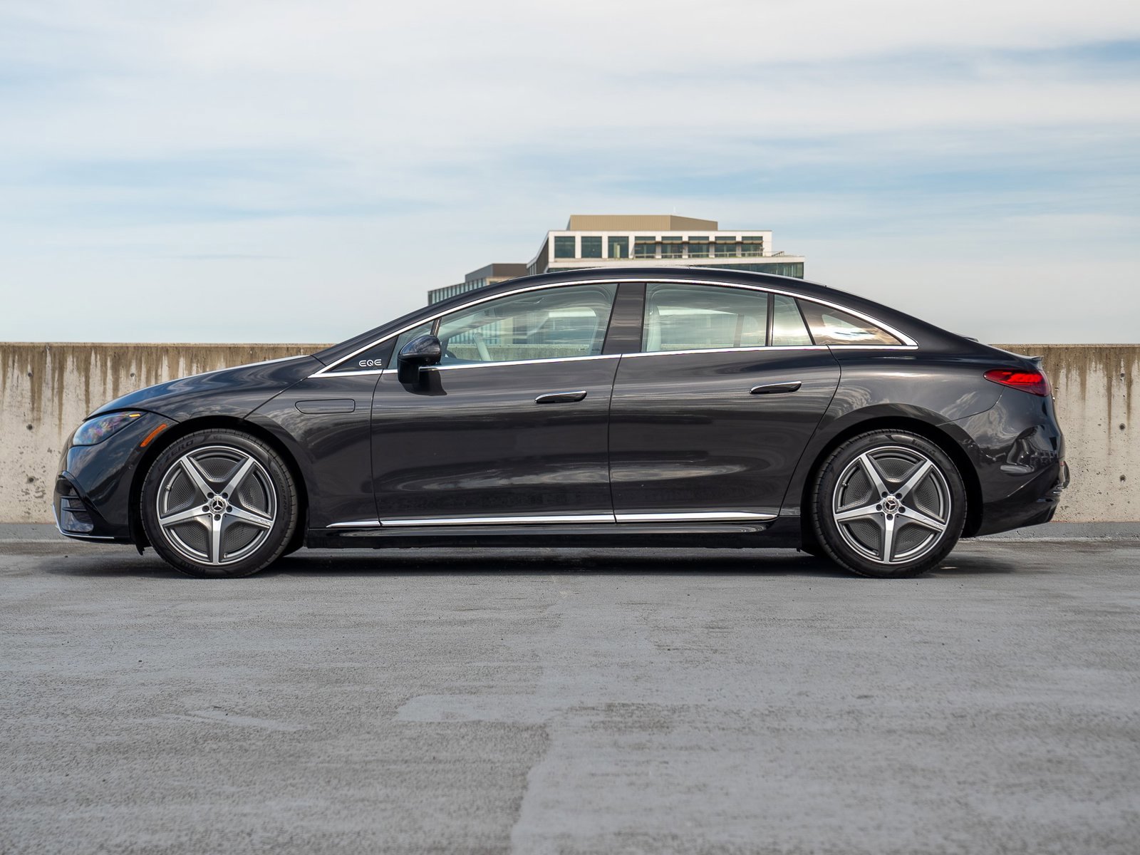 Used 2023 Mercedes-Benz EQE 500 4MATIC Sedan image 3